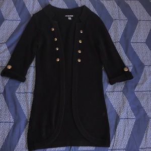 Black mid-sleeve jacket